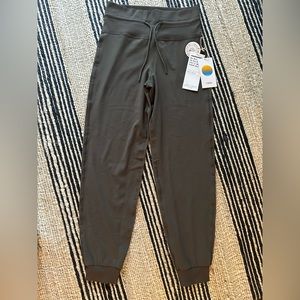 VUORI women’s Daily Jogger - Oregano - XS